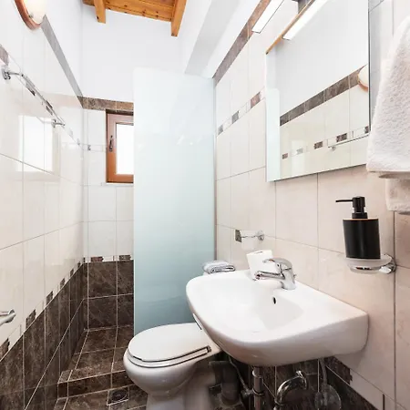 Yeraki Dhrapanítika